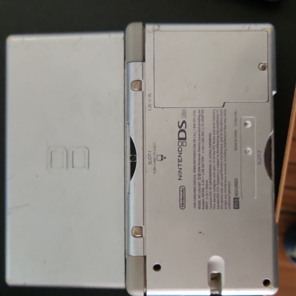 NINTENDO DS LITE. 2 Units - Picture 9 of 11